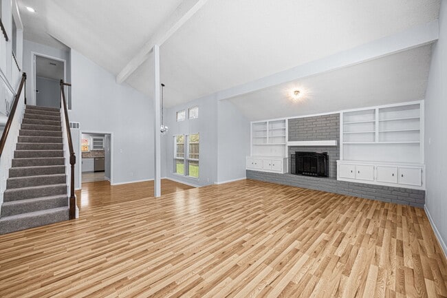 property at 2926 Meadowcreek Dr