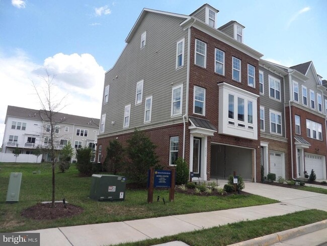 42939 Running Creek Square in Leesburg, VA - Building Photo - Building Photo