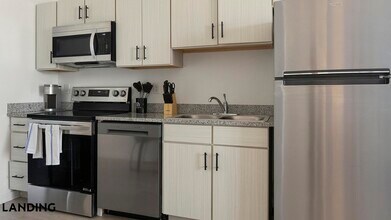 1030 Browning Rd in Lakeland, FL - Foto de edificio - Building Photo