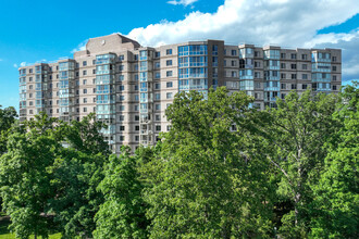 Blue Ridge at Lansdowne Woods Condominium in Leesburg, VA - Building Photo - Building Photo