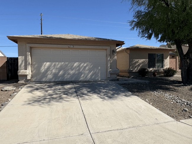 713 S Granite Falls Dr in Tucson, AZ - Building Photo - Building Photo