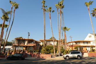 Laguna Palms in Laguna Beach, CA - Foto de edificio - Building Photo