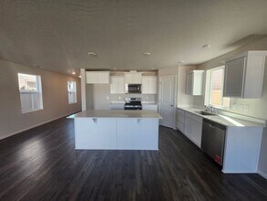 9836 W 5th Pl in Kennewick, WA - Foto de edificio - Building Photo