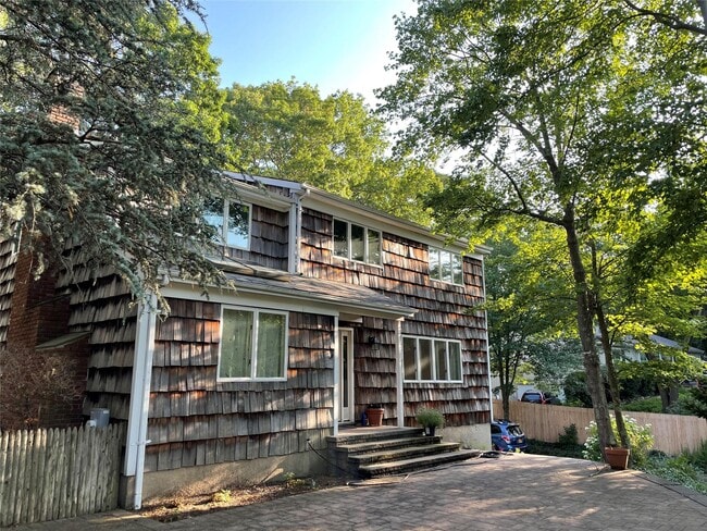 property at 33 Pilgrim Dr