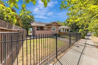 3541 Stockton Blvd in Sacramento, CA - Building Photo - Building Photo