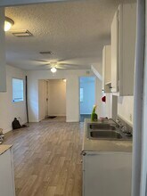 8722 N Brooks St in Tampa, FL - Foto de edificio - Building Photo