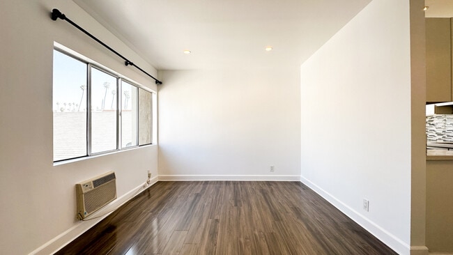 319 Heliotrope Dr in Los Angeles, CA - Building Photo - Building Photo
