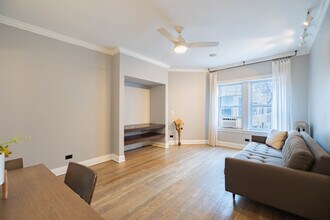 536 1/2 W Cornelia Ave in Chicago, IL - Building Photo - Building Photo