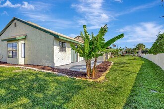802 SW Monica St in Port St. Lucie, FL - Building Photo - Building Photo