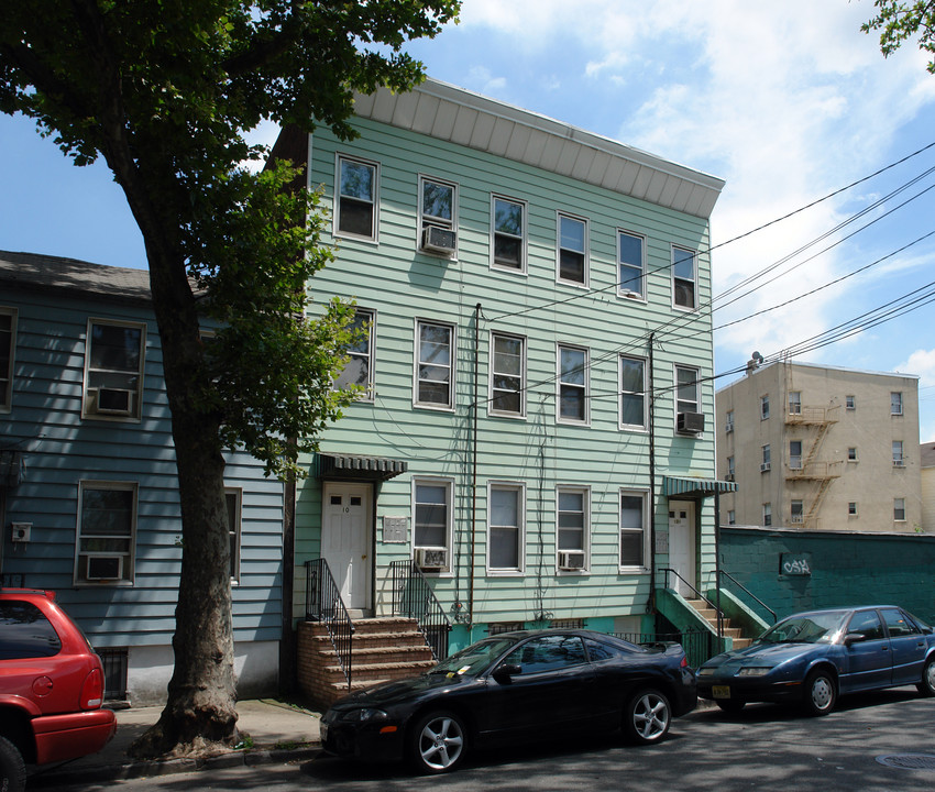 10 Adams St in Newark, NJ - Building Photo