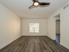 5090 Fairways Cir in Vero Beach, FL - Foto de edificio - Building Photo