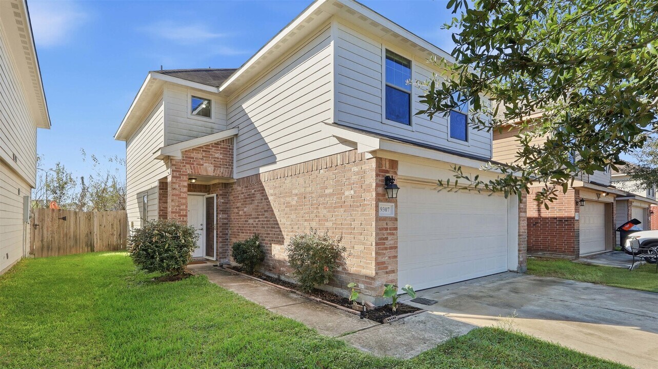 9307 Dewberry Blossom Ln in Houston, TX - Building Photo