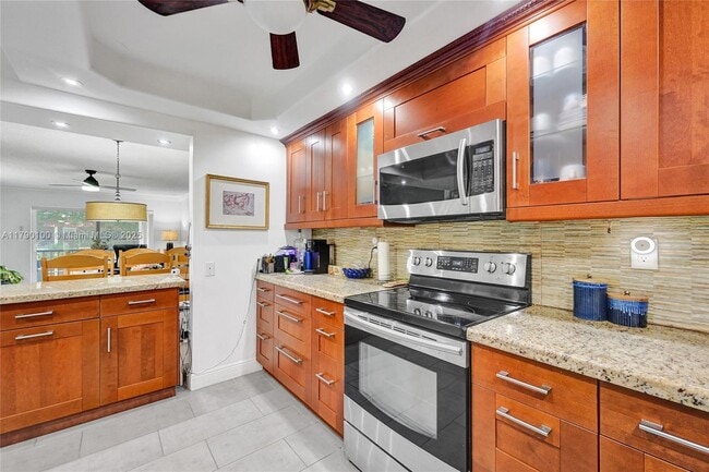 property at 830 S Hollybrook Dr