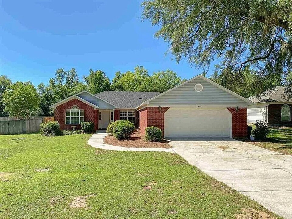 1301 Sumerlin Dr in Tallahassee, FL - Building Photo