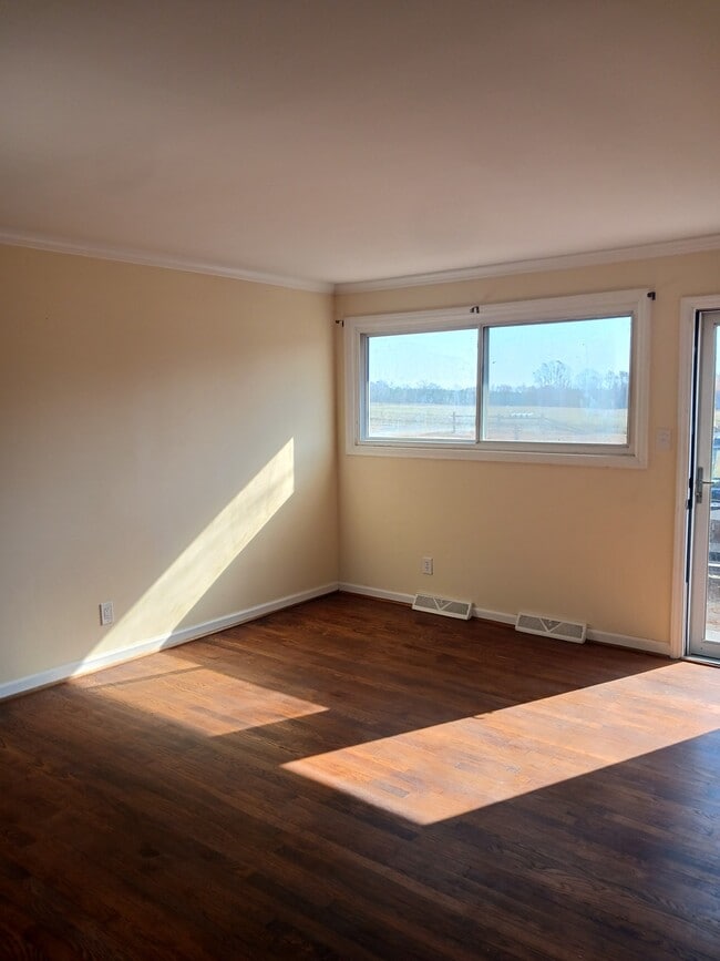 7992 Lester Rd in Stokesdale, NC - Building Photo - Building Photo