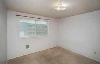 870 S Holladay Dr in Seaside, OR - Building Photo - Building Photo