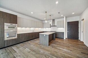 1711 Allen Pkwy in Houston, TX - Building Photo