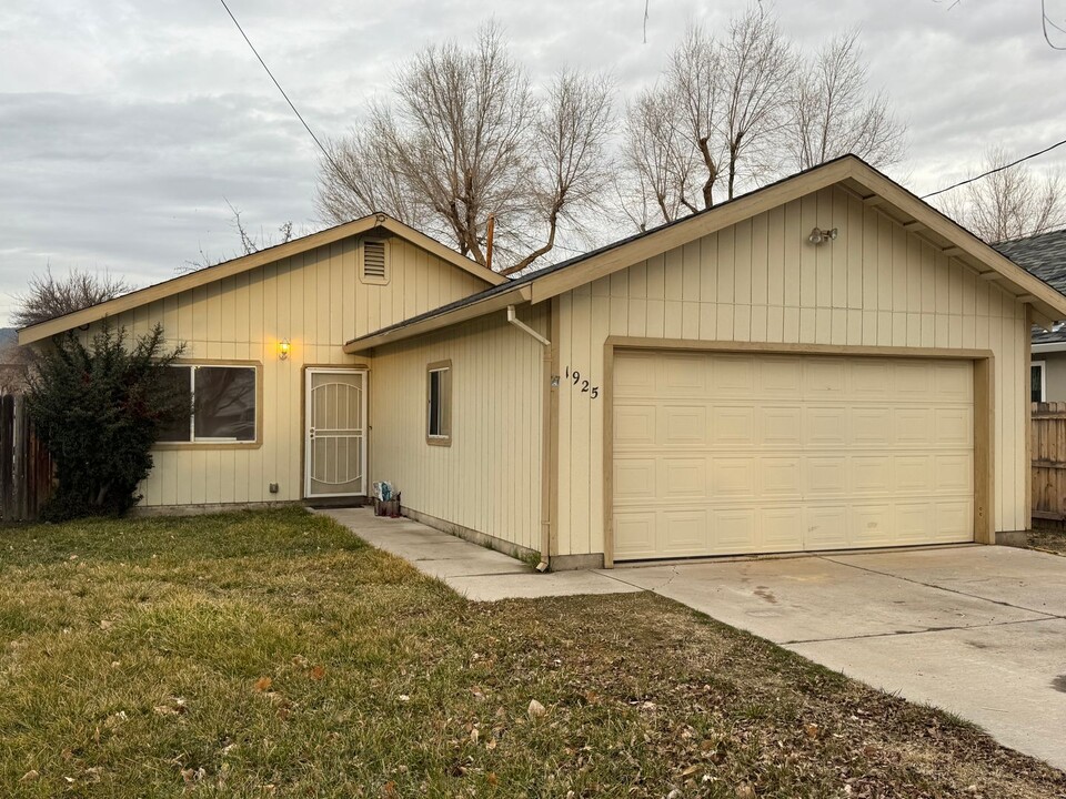 1925 1st St in Susanville, CA - Building Photo