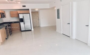 350 S Miami Ave in Miami, FL - Foto de edificio - Building Photo