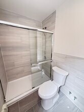 1207 30th Dr, Unit 3 in Astoria, NY - Foto de edificio - Building Photo