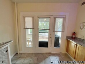 1133 Commonwealth Ave in Boston, MA - Building Photo - Building Photo