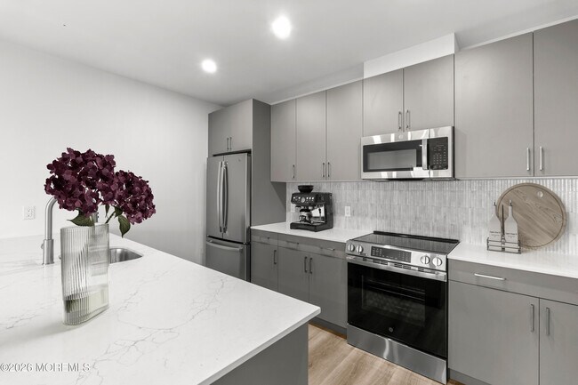 180 Morris Ave in Long Branch, NJ - Building Photo - Building Photo