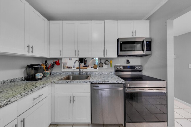 property at 5160 Las Verdes Cir