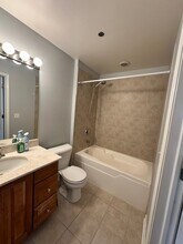 1122 W Catalpa Ave, Unit 517 in Chicago, IL - Building Photo - Building Photo