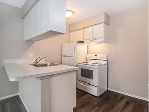 Ashton Fort Apartments in Trenton, MI - Building Photo - Building Photo
