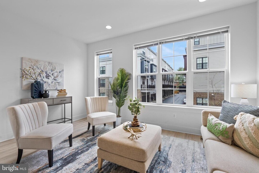 7374 Blade Dr in Falls Church, VA - Building Photo