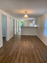 215 Hillsdale Dr in Wilmington, NC - Building Photo - Building Photo