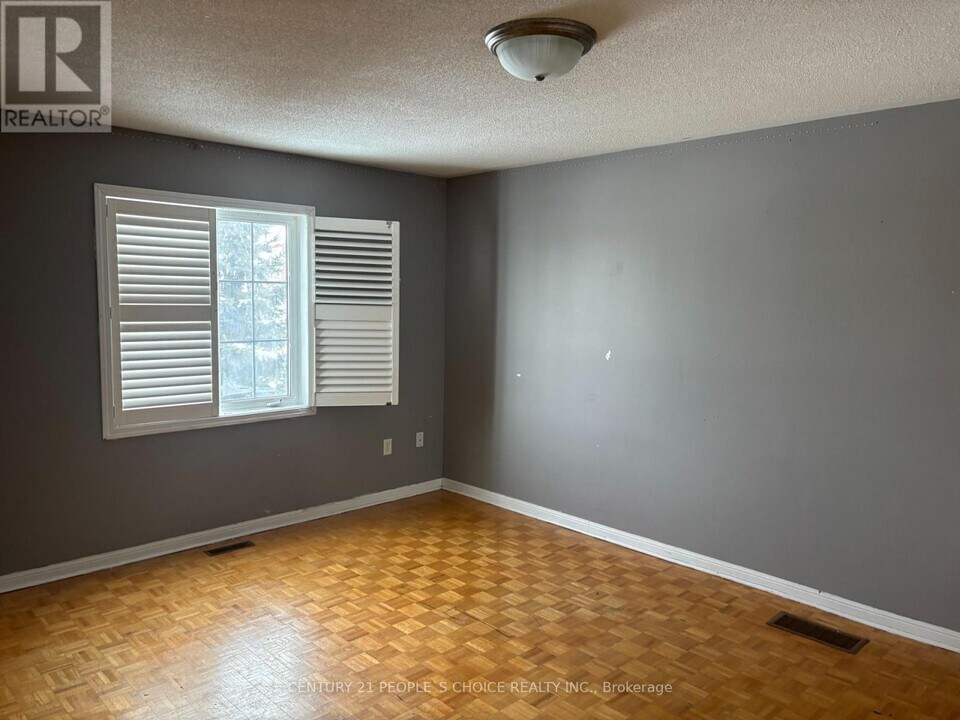 15 Starfish Ct in Brampton, ON - Building Photo