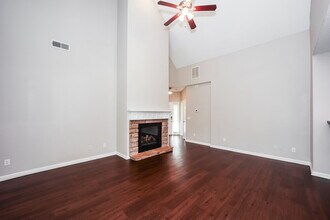 23 Bedford Park Dr in Newnan, GA - Foto de edificio - Building Photo