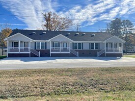 102N-106 N Maple St in Kenbridge, VA - Building Photo