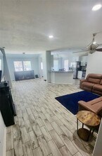 6736 Hidden Colony Ln in Dickinson, TX - Foto de edificio - Building Photo