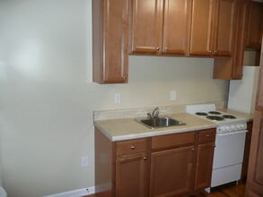 206 Andrews Ln in Chapel Hill, NC - Foto de edificio - Building Photo