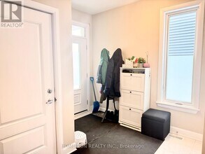 338 Barrett Farm Dr in Ottawa, ON - Building Photo - Building Photo