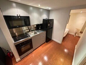 211 C St NE in Washington, DC - Building Photo - Building Photo