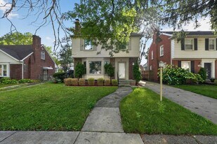 17400 Huntington Rd in Detroit, MI - Building Photo