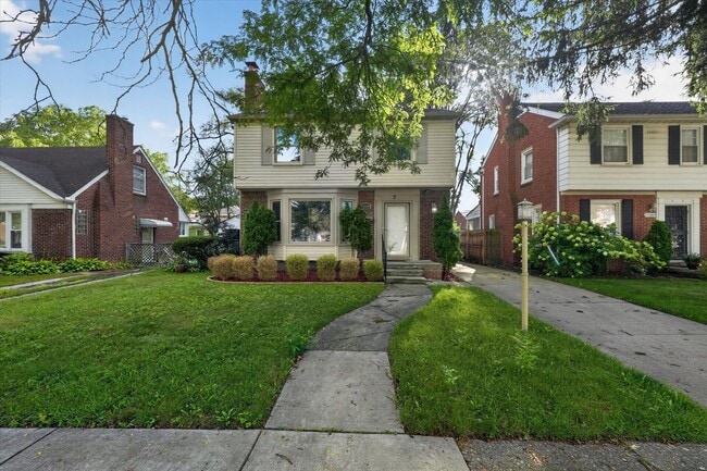 property at 17400 Huntington Rd
