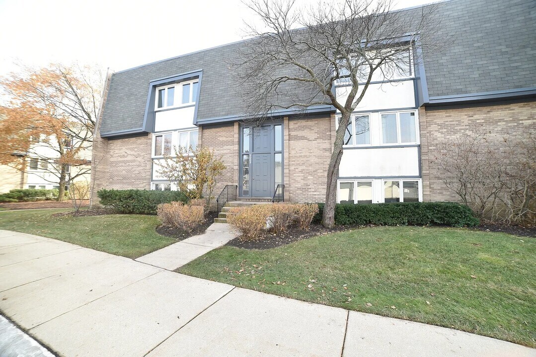 2009 Ammer Ridge Ct in Glenview, IL - Building Photo