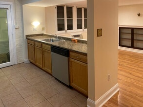 2063 Park Rd NW in Washington, DC - Foto de edificio - Building Photo