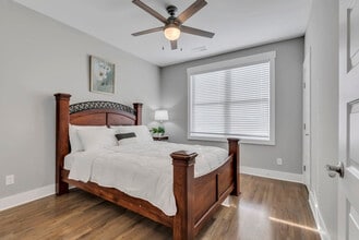 953 44th Ave N in Nashville, TN - Foto de edificio - Building Photo