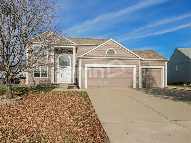 property at 1860 W Fredrickson Cir