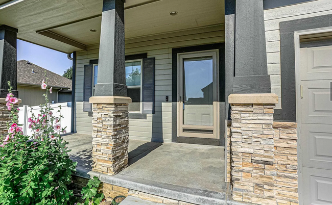 6302 S 185th Ave in Omaha, NE - Foto de edificio - Building Photo