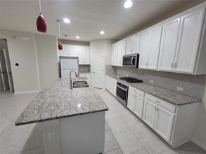 13903 Hedera Dr in Austin, TX - Building Photo - Building Photo