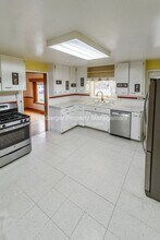 2324 E South Crescent Ave in Spokane, WA - Building Photo - Building Photo