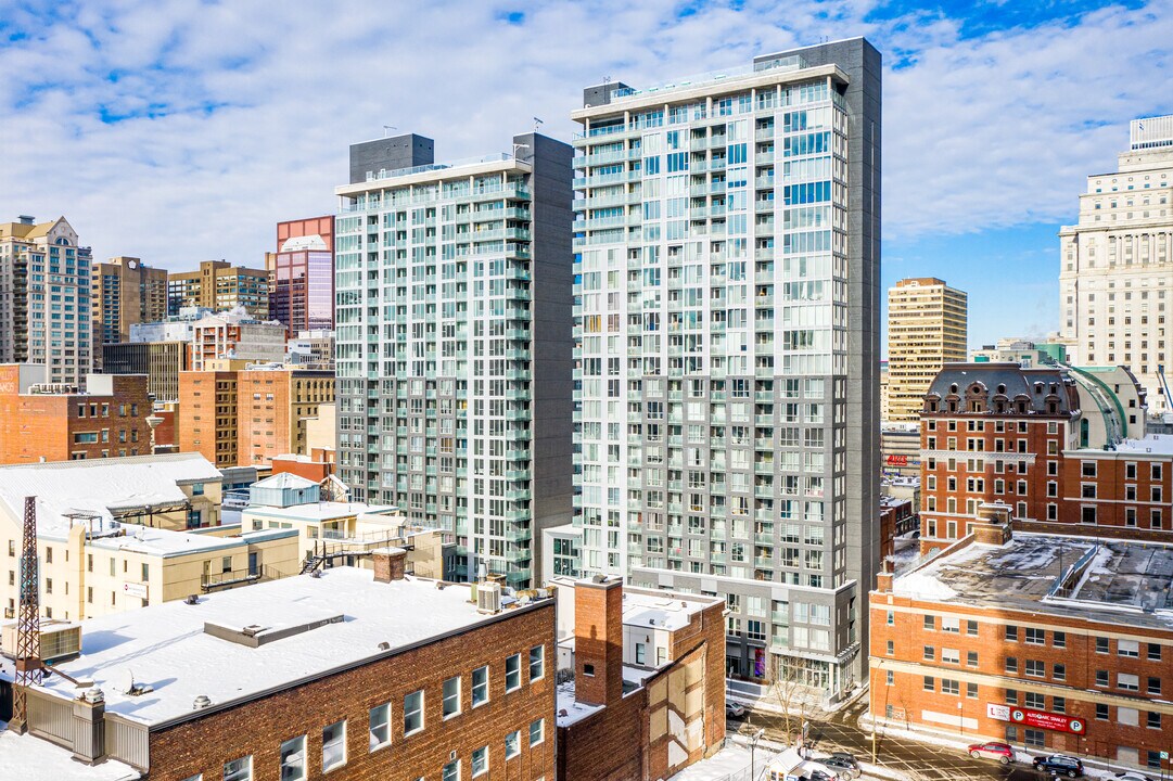 Drummond Condominiums in Montréal, QC - Building Photo