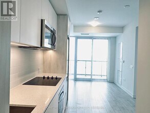 5858 Yonge St in Toronto, ON - Building Photo - Building Photo