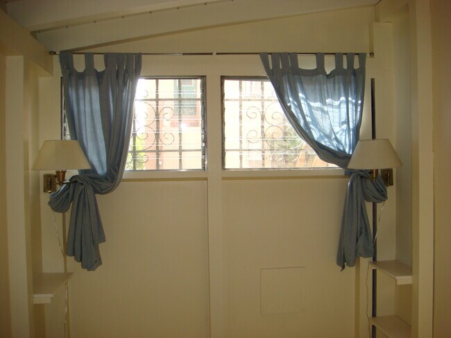 6087 Cashio St in Los Angeles, CA - Building Photo - Building Photo
